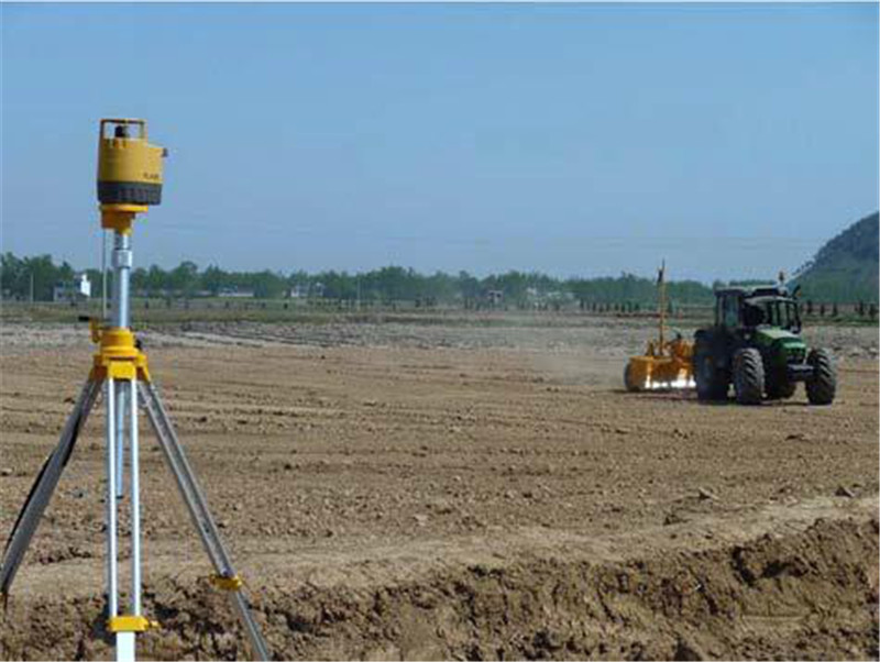 激光平地助力高標準農田建設